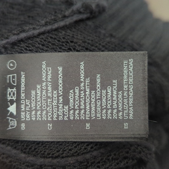 H&M Classic Black Crewneck Cable Knit Sweater Angora Cotton Blend - XS NWT - Picture 6 of 7